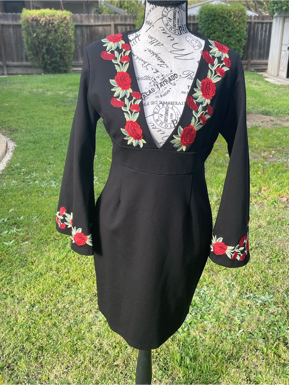 Guaraxez Bella Rosa Black Embroidered Mini Dress - Size L